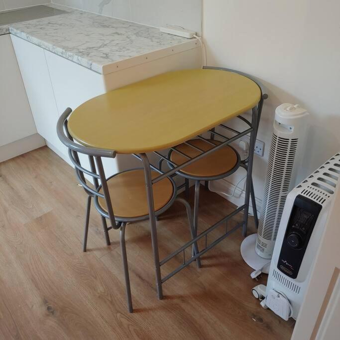 Self Contained, Double Bed Studio, Private Kitchen, Private Bath, Walking Distance To Harry Potter Watford  Eksteriør bilde