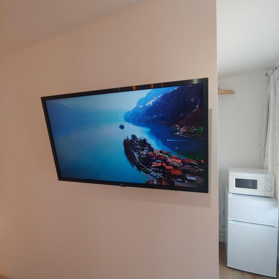 Self Contained, Double Bed Studio, Private Kitchen, Private Bath, Walking Distance To Harry Potter Watford  Eksteriør bilde