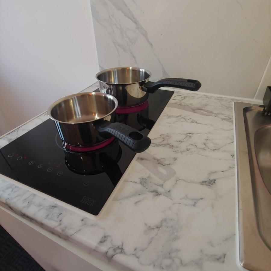 Self Contained, Double Bed Studio, Private Kitchen, Private Bath, Walking Distance To Harry Potter Watford  Eksteriør bilde