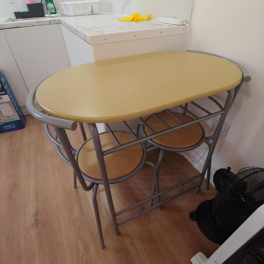 Self Contained, Double Bed Studio, Private Kitchen, Private Bath, Walking Distance To Harry Potter Watford  Eksteriør bilde