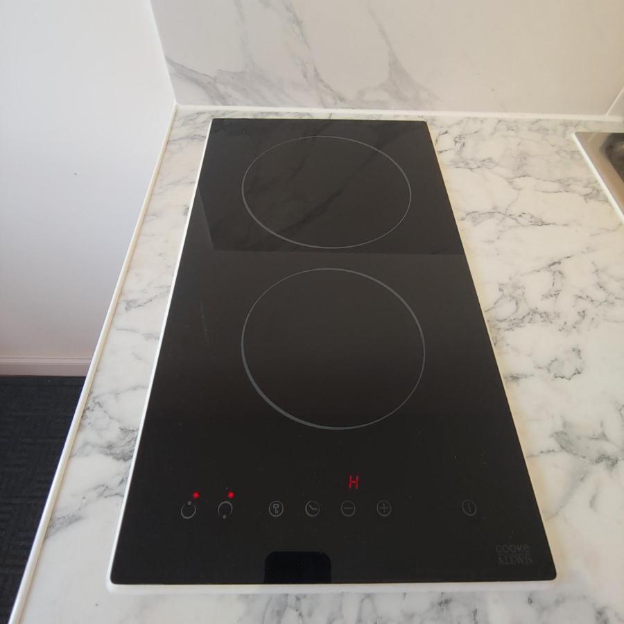 Self Contained, Double Bed Studio, Private Kitchen, Private Bath, Walking Distance To Harry Potter Watford  Eksteriør bilde